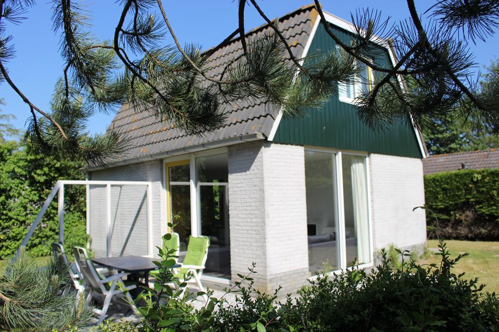 Bungalows - Bungalowpark Mooyeveld - Uniek Gelegen In De Duinen! Эгмонд-Биннен Экстерьер фото