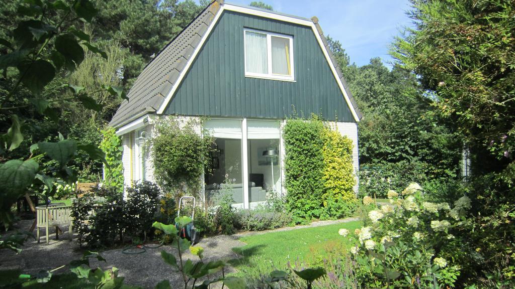 Bungalows - Bungalowpark Mooyeveld - Uniek Gelegen In De Duinen! Эгмонд-Биннен Экстерьер фото