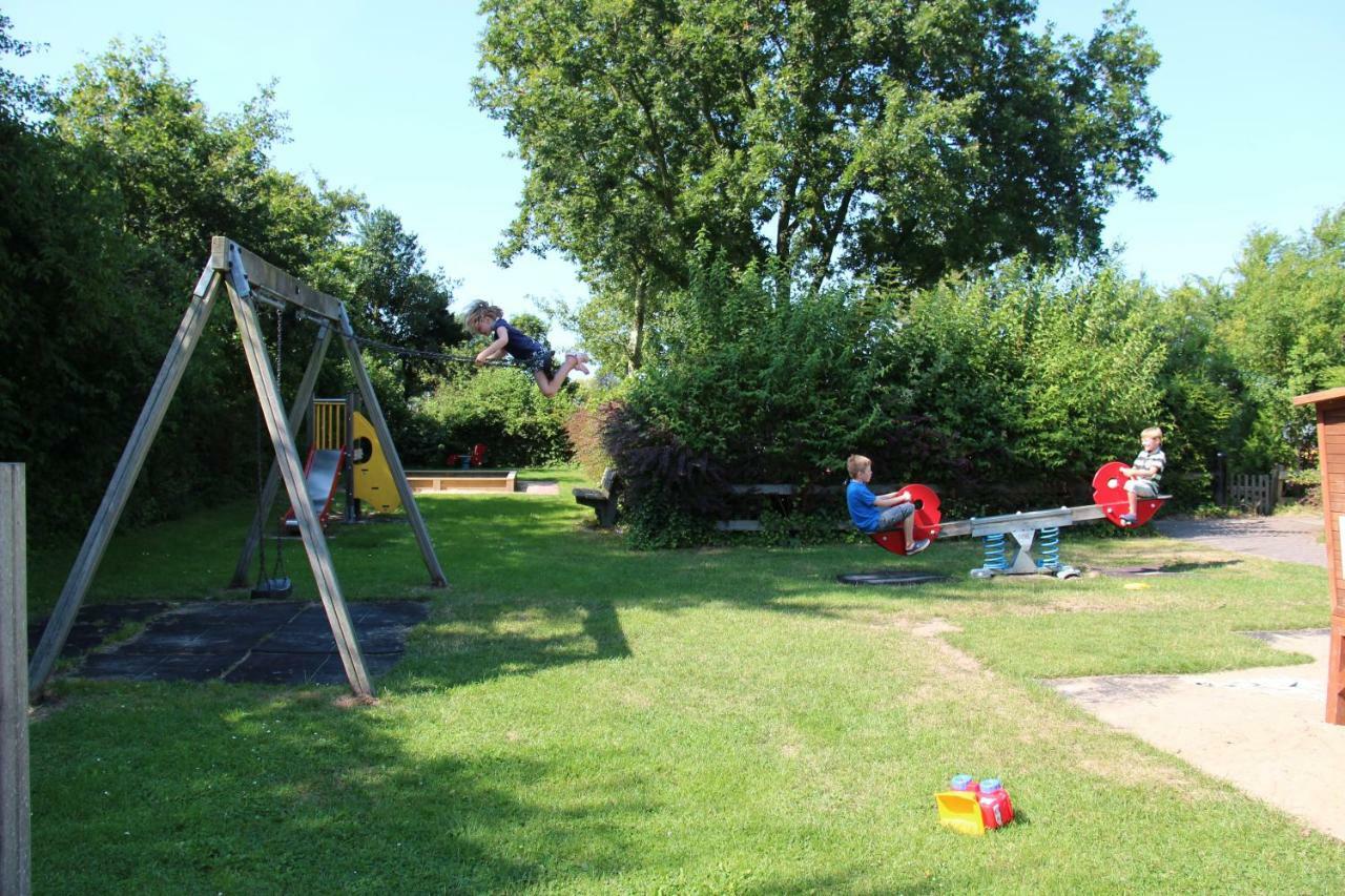 Bungalows - Bungalowpark Mooyeveld - Uniek Gelegen In De Duinen! Эгмонд-Биннен Экстерьер фото